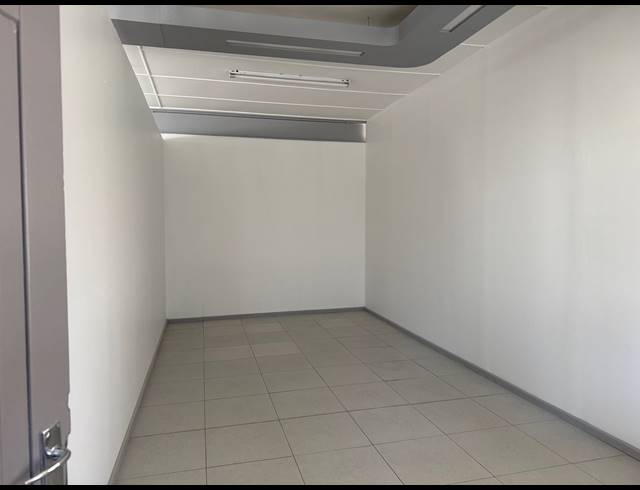 2,092M² WAREHOUSE FOR SALE IN ARCADIA